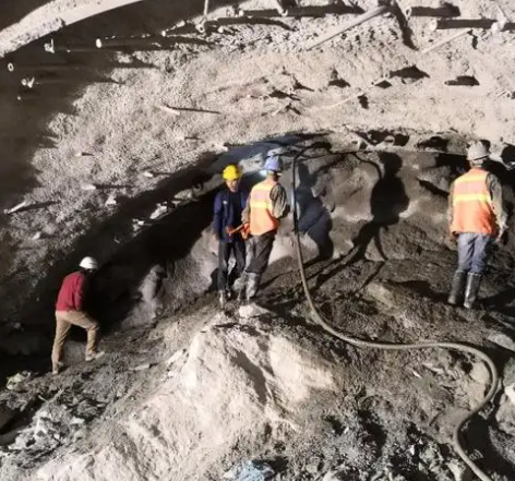 浚县拱顶带模注浆料的施工流程及注意事项